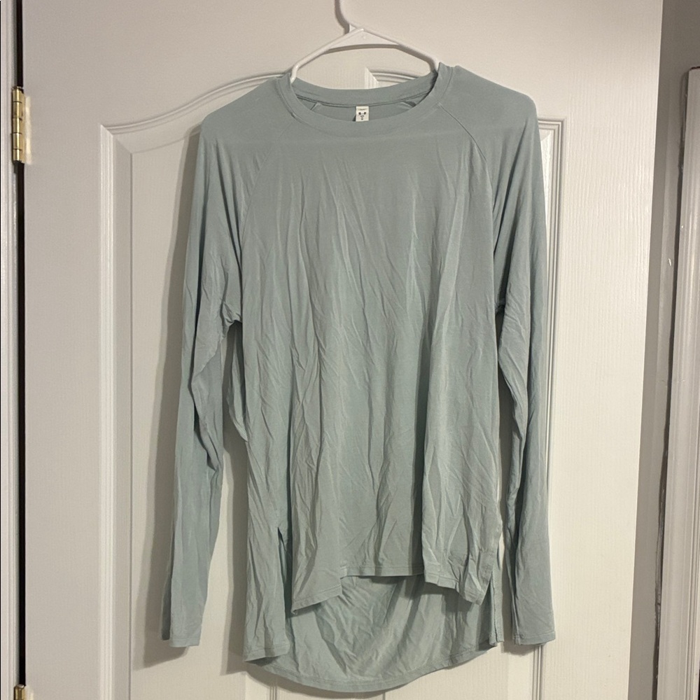 Under Armour women’s Soft Blue Long Sleeve Tee